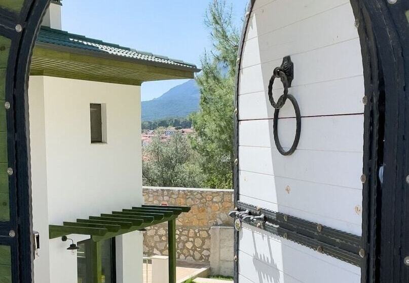 בית מלון כפרי Beacon Hill Suites