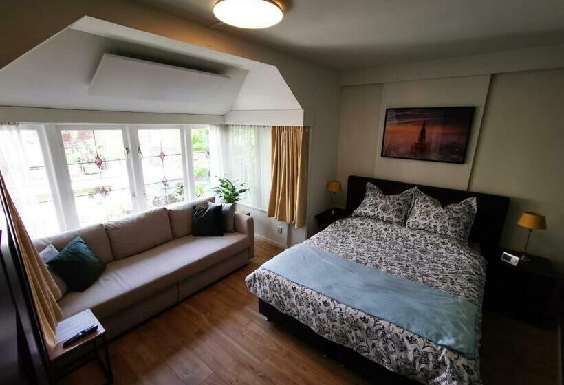 پانسیون Unique Courtyard House With Sauna In Alkmaar City Center