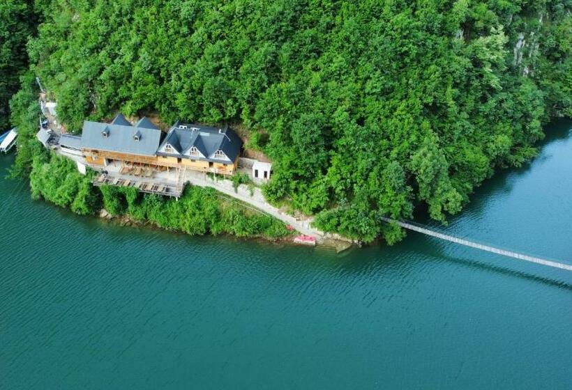 הוסטל Riverside Komani Lake