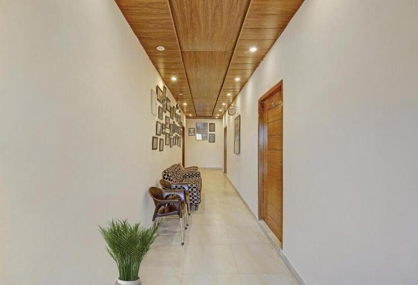 בית מלון כפרי Super Collection O Grey Castle Inn