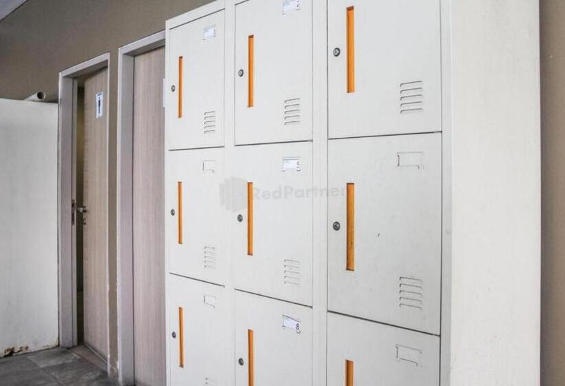 בית מלון כפרי Redliving Apartemen Paradise Mansion   Gunawan