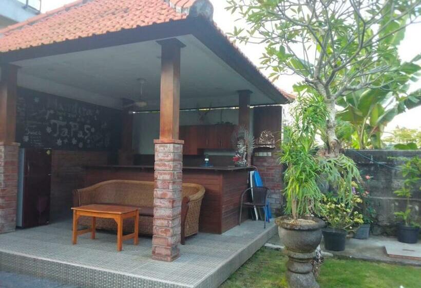 پانسیون Mandira Surf Stay By Sila Dharma