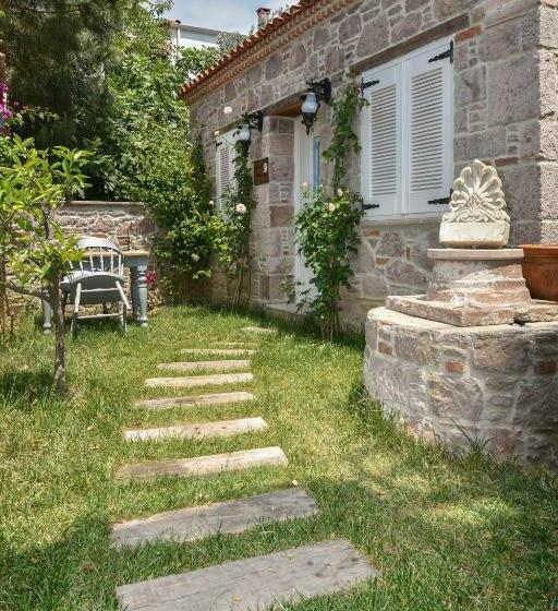 پانسیون Lunaria Guest House