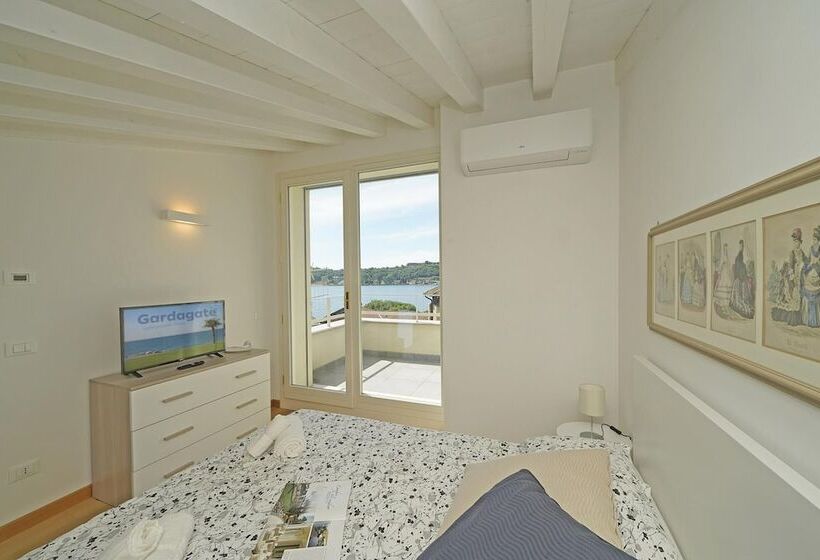 Una Finestra Vista Lago