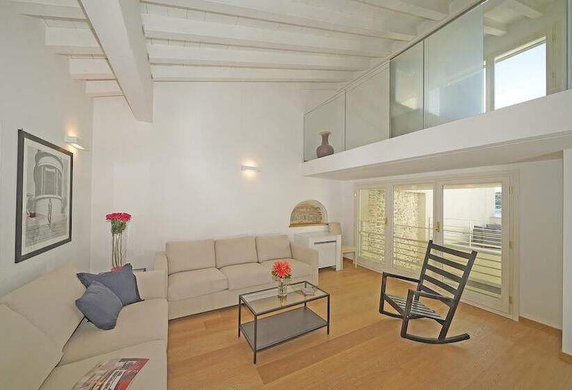 Una Finestra Vista Lago