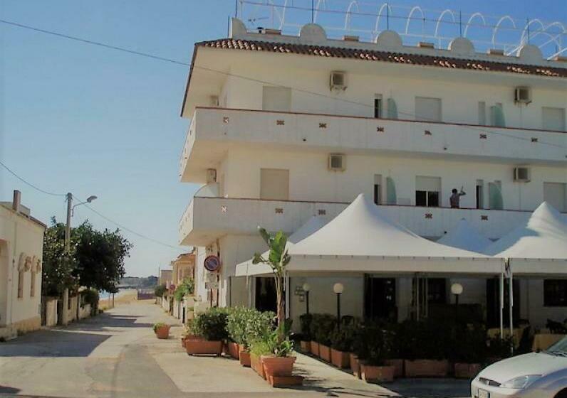 Отель Noto Marina Beach