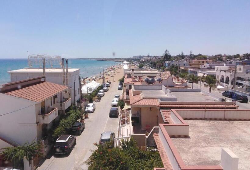 Отель Noto Marina Beach