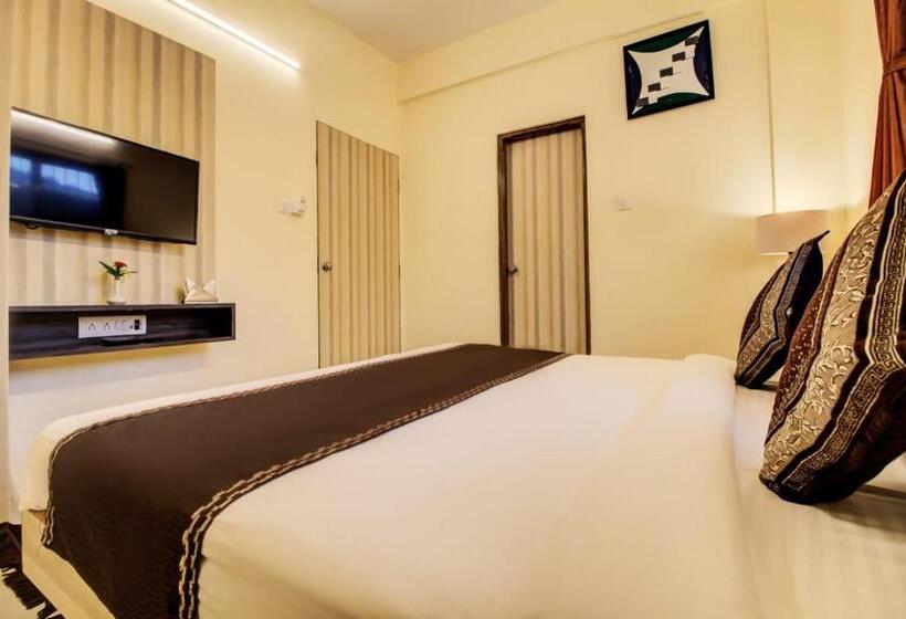 هتل Padmavati Palace