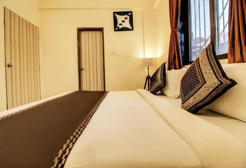 هتل Padmavati Palace