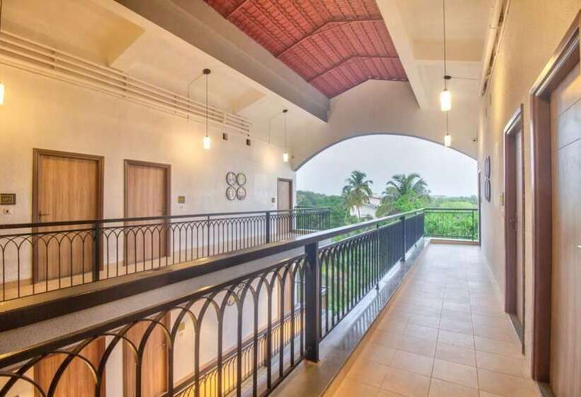 Отель Twin Fountains By Baywatch Express