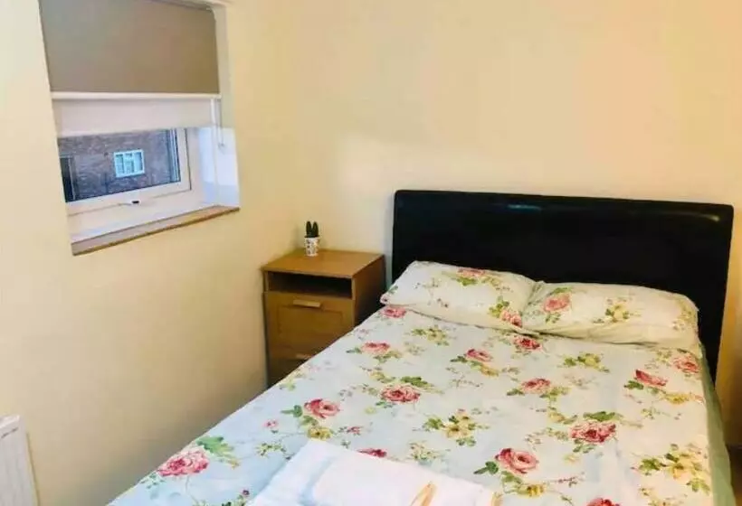ペンション Private Room 4 5 Minutes Drive To Luton Airport