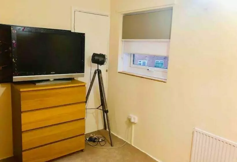 ペンション Private Room 4 5 Minutes Drive To Luton Airport