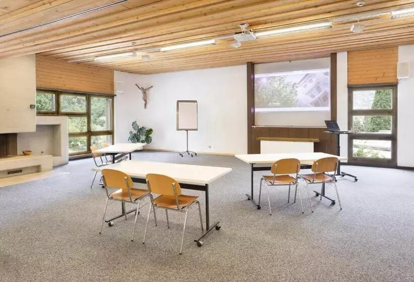 酒店 & Bildungshaus St. Jodern