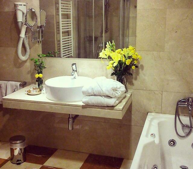 هتل Garelos Betanzos