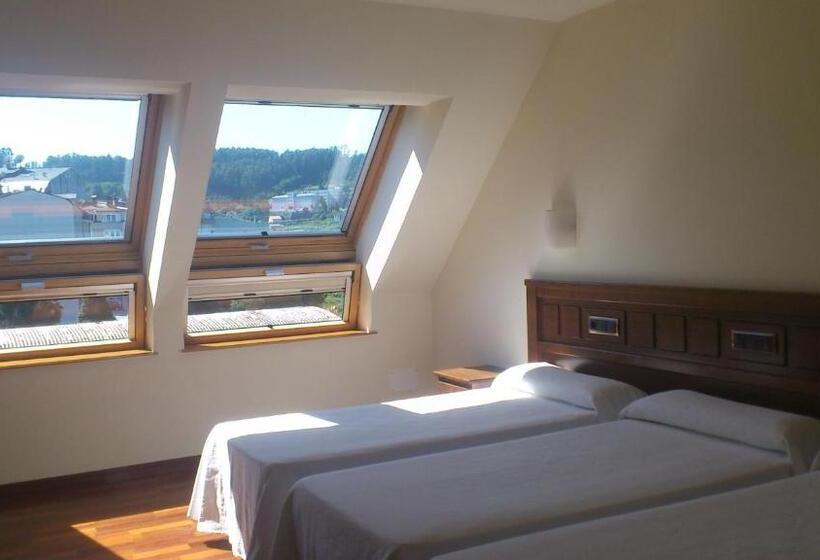 هتل Garelos Betanzos