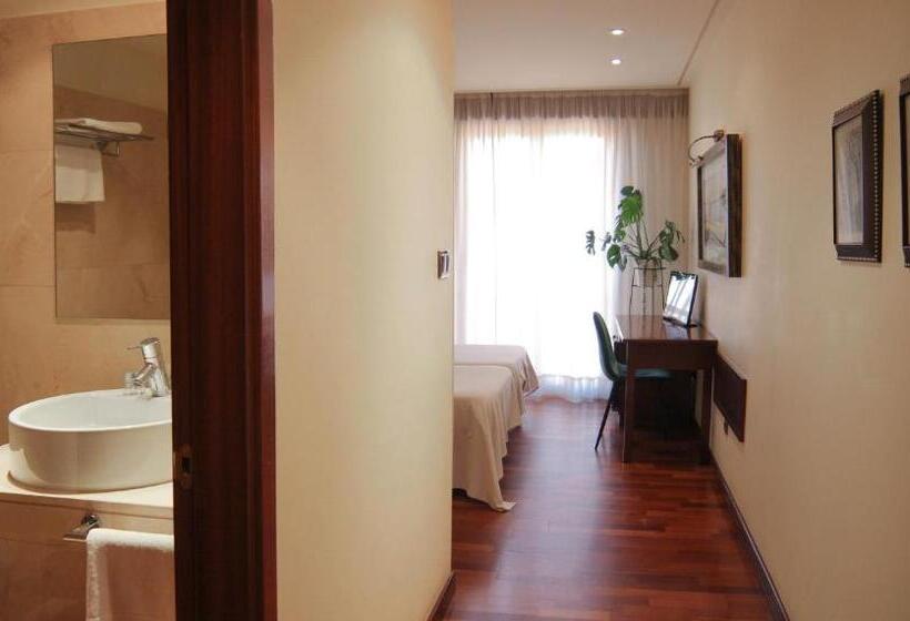 هتل Garelos Betanzos