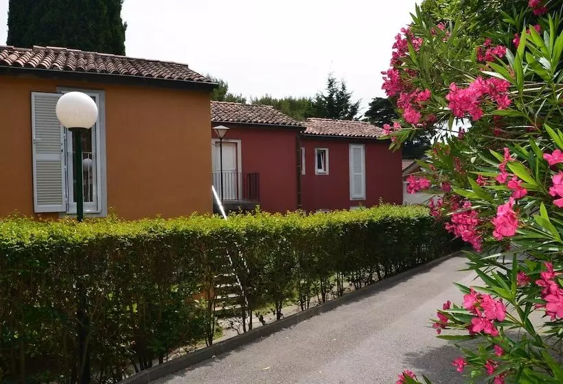 هتل Holiday Park Vile  Terme Krka