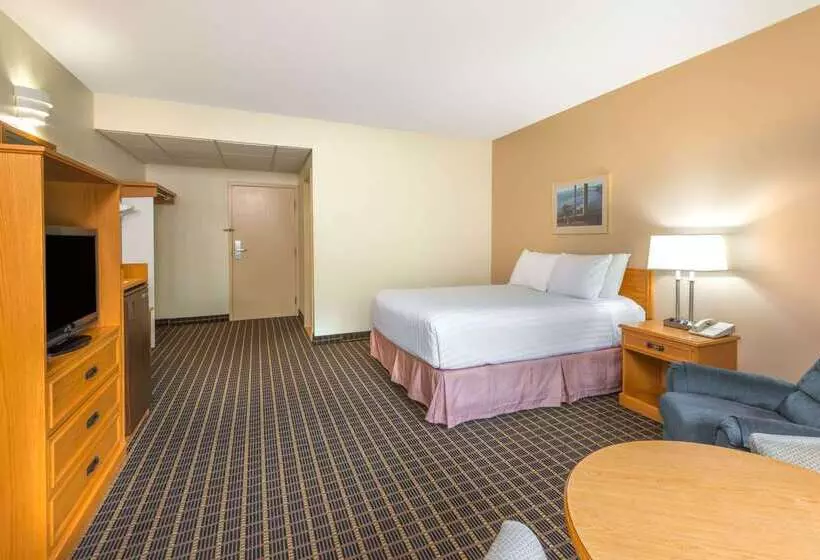 Отель Howard Johnson By Wyndham Tillsonburg