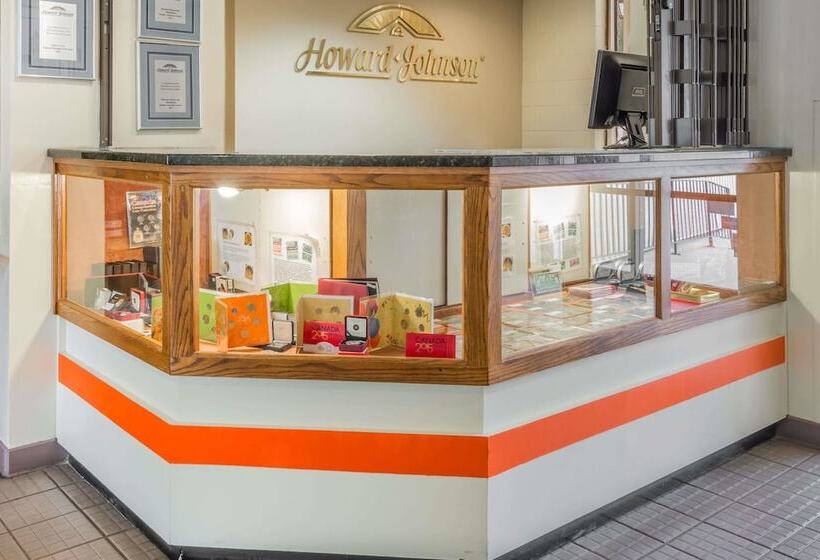 ホテル Howard Johnson By Wyndham Tillsonburg