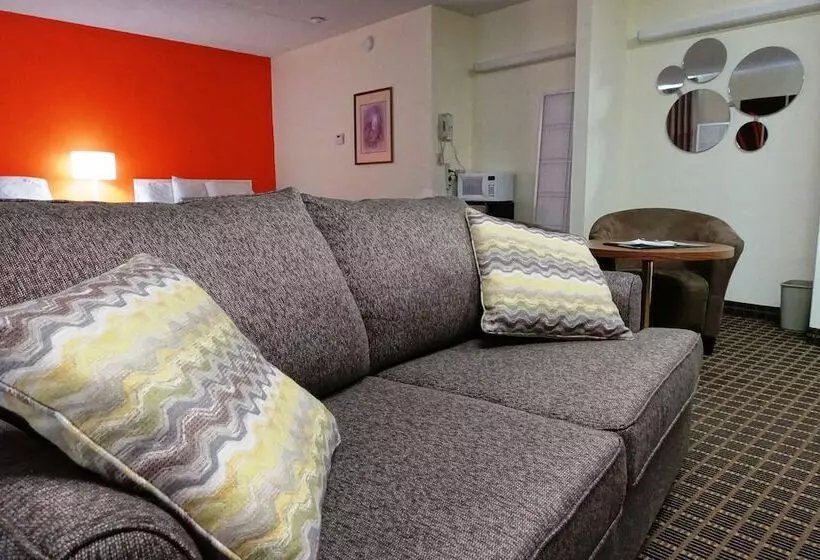 Отель Howard Johnson By Wyndham Tillsonburg