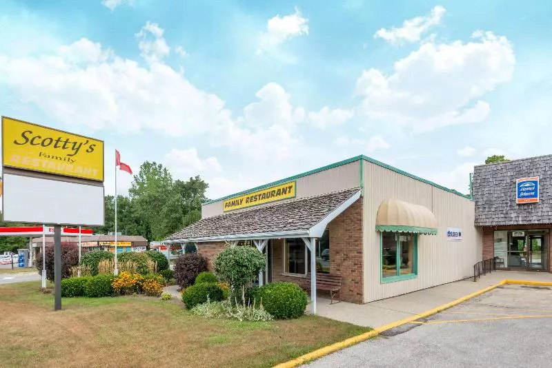 Отель Howard Johnson By Wyndham Tillsonburg