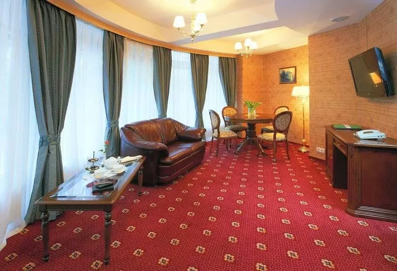 בית מלון כפרי Lecco Art