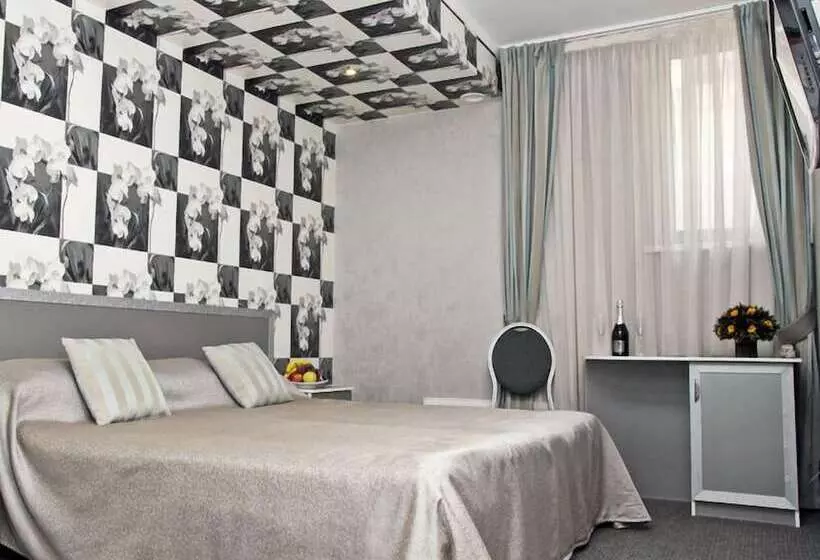 בית מלון כפרי Lecco Art