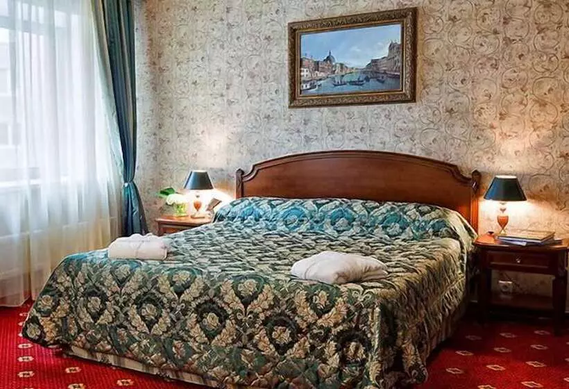 בית מלון כפרי Lecco Art