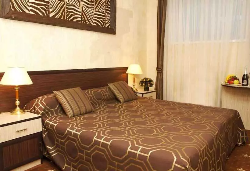 בית מלון כפרי Lecco Art