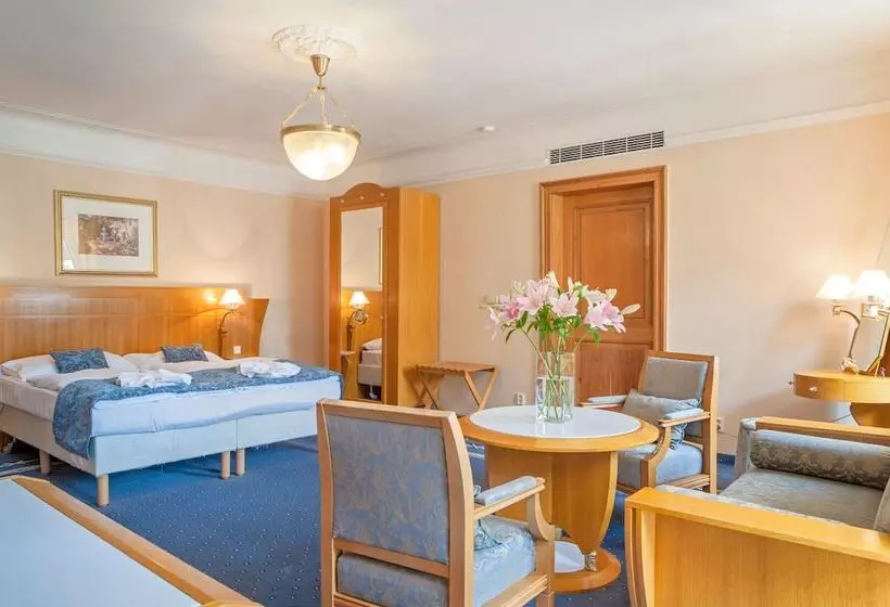 호텔 Three Lilies Inkl Aquaforum