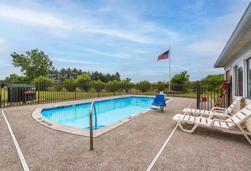 Hotelli American Inn & Suites