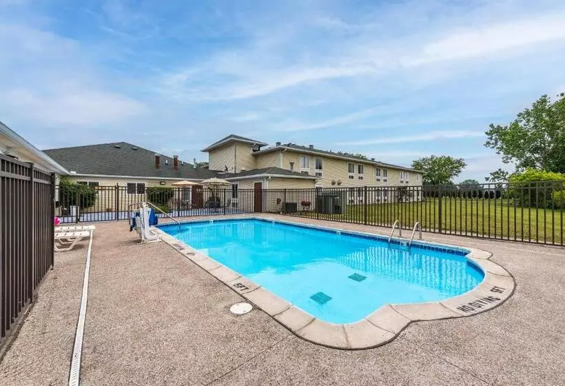 Hotelli American Inn & Suites