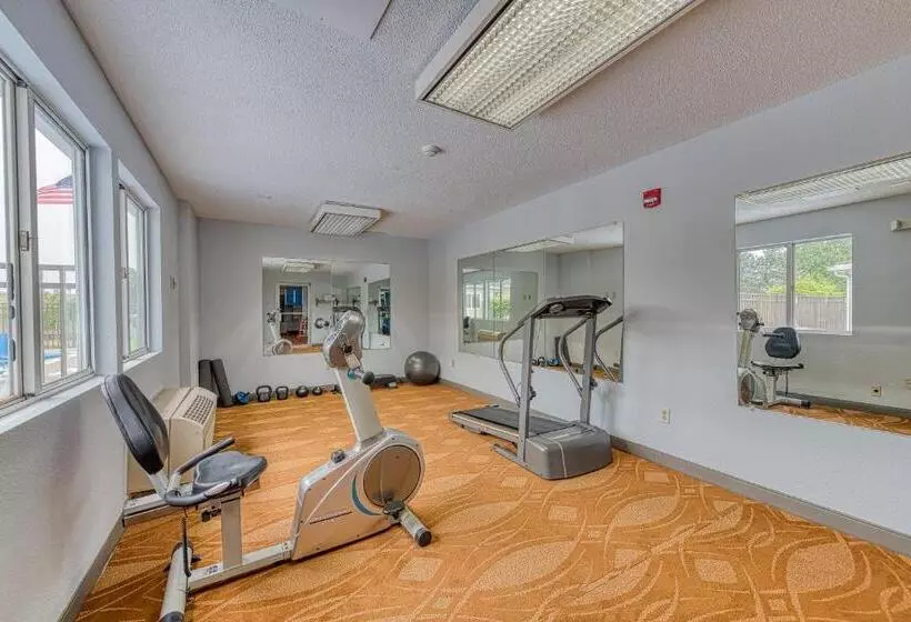 Hotelli American Inn & Suites