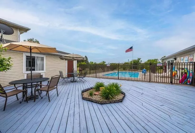 Hotelli American Inn & Suites