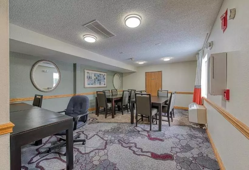Hotelli American Inn & Suites