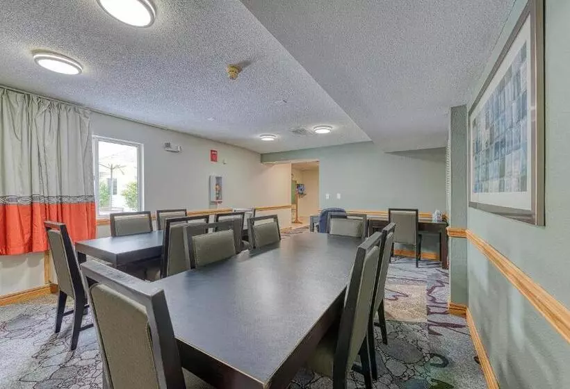 Hotelli American Inn & Suites