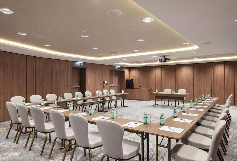 هتل Doubletree By Hilton Plovdiv Center