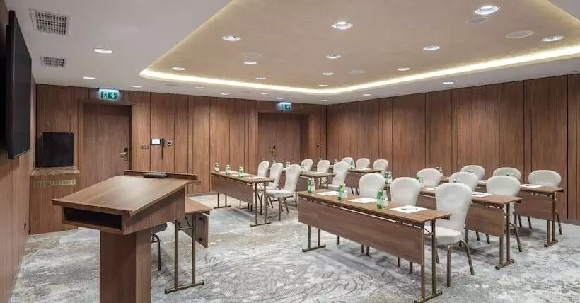 هتل Doubletree By Hilton Plovdiv Center