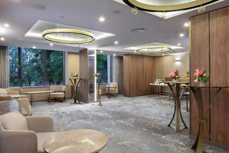 هتل Doubletree By Hilton Plovdiv Center