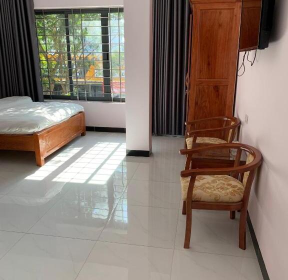 هتل Khách Sạn Anh đào