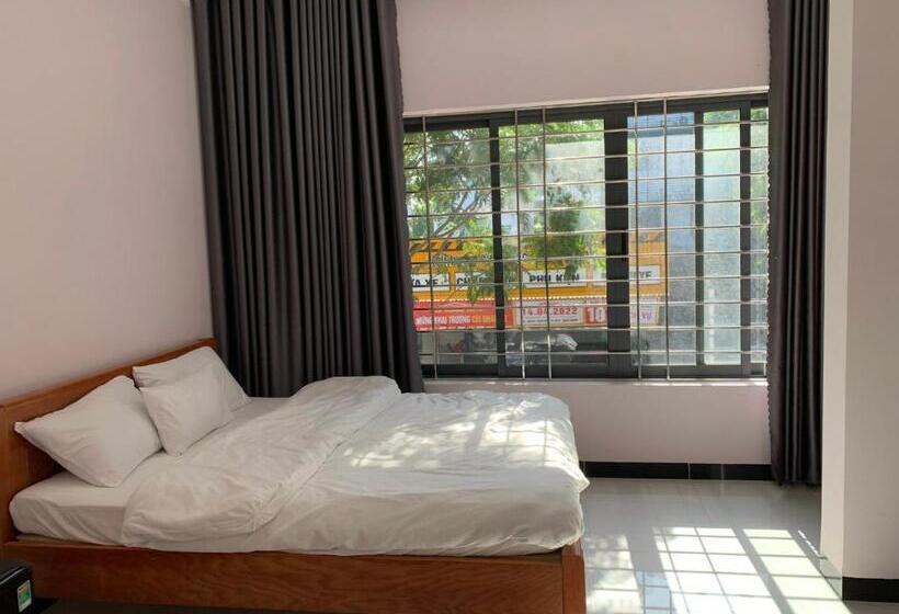 هتل Khách Sạn Anh đào