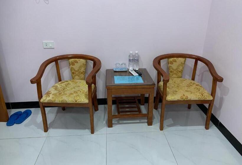 هتل Khách Sạn Anh đào