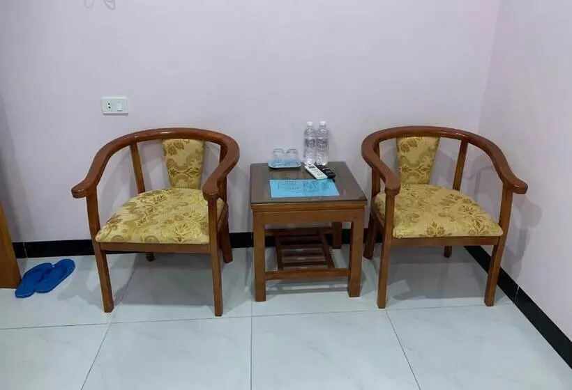 هتل Khách Sạn Anh đào