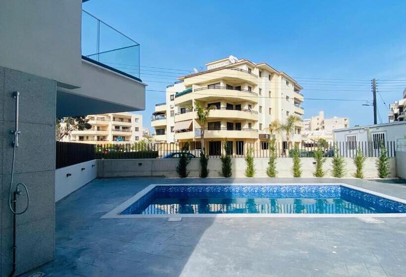Maryam S 2 Br Apt Facing Larnaca Harbor