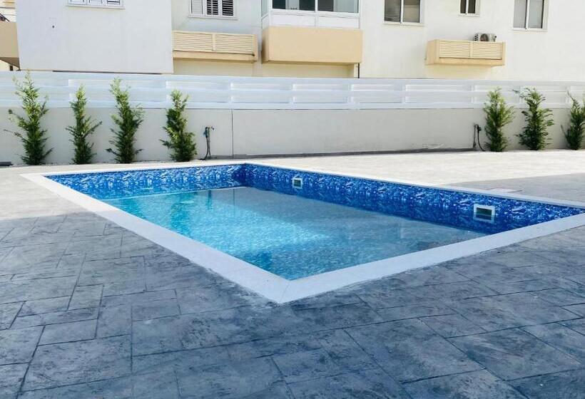 Maryam S 2 Br Apt Facing Larnaca Harbor