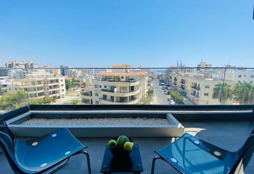 Maryam S 2 Br Apt Facing Larnaca Harbor