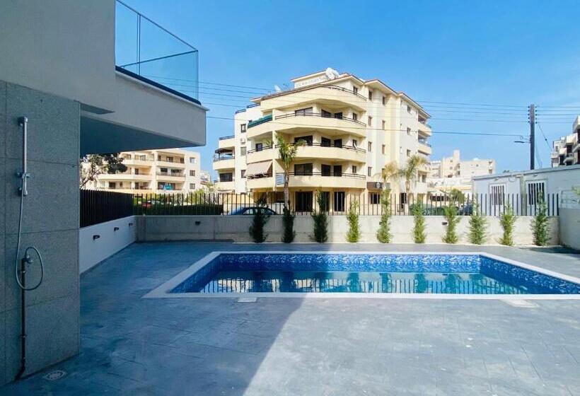 Maryam S 2 Br Apt Facing Larnaca Harbor