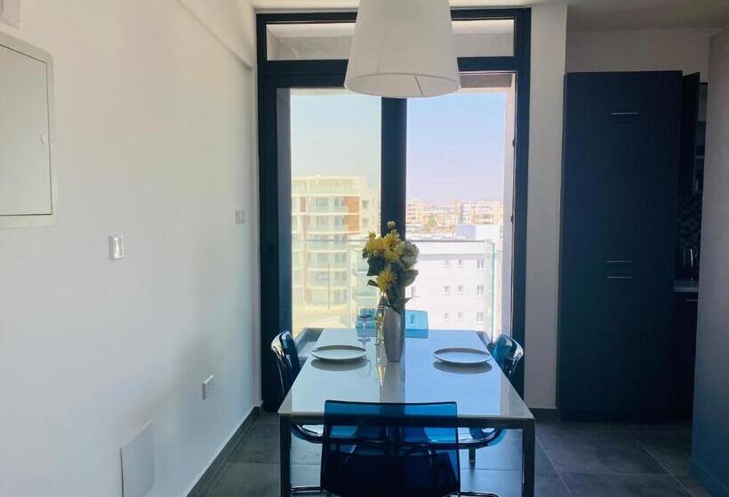 Maryam S 2 Br Apt Facing Larnaca Harbor