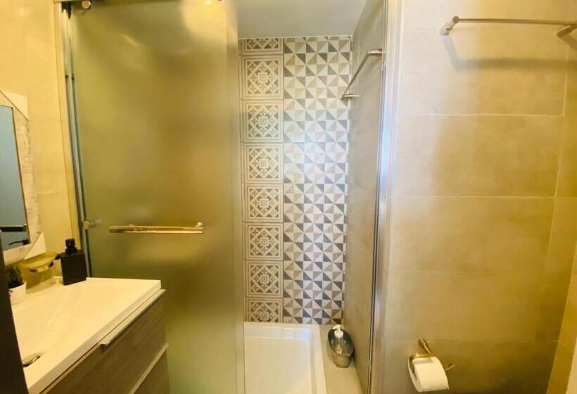 Maryam S 2 Br Apt Facing Larnaca Harbor