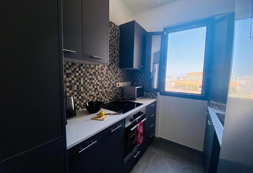 Maryam S 2 Br Apt Facing Larnaca Harbor